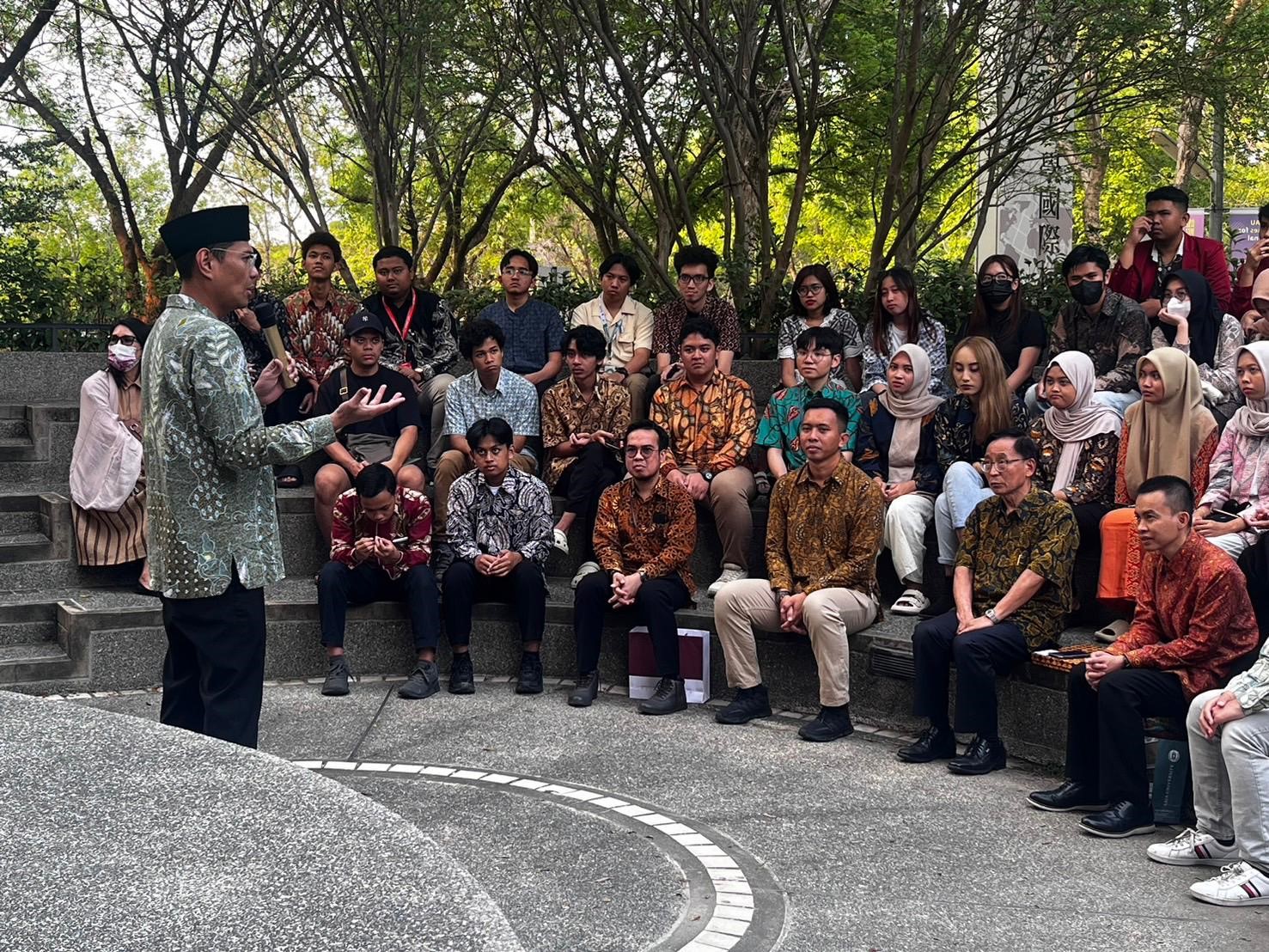 Buka Puasa Bersama KDEI Taipei Dengan Pelajar Muslim di Asia University    Taichung, 27 Maret 2024