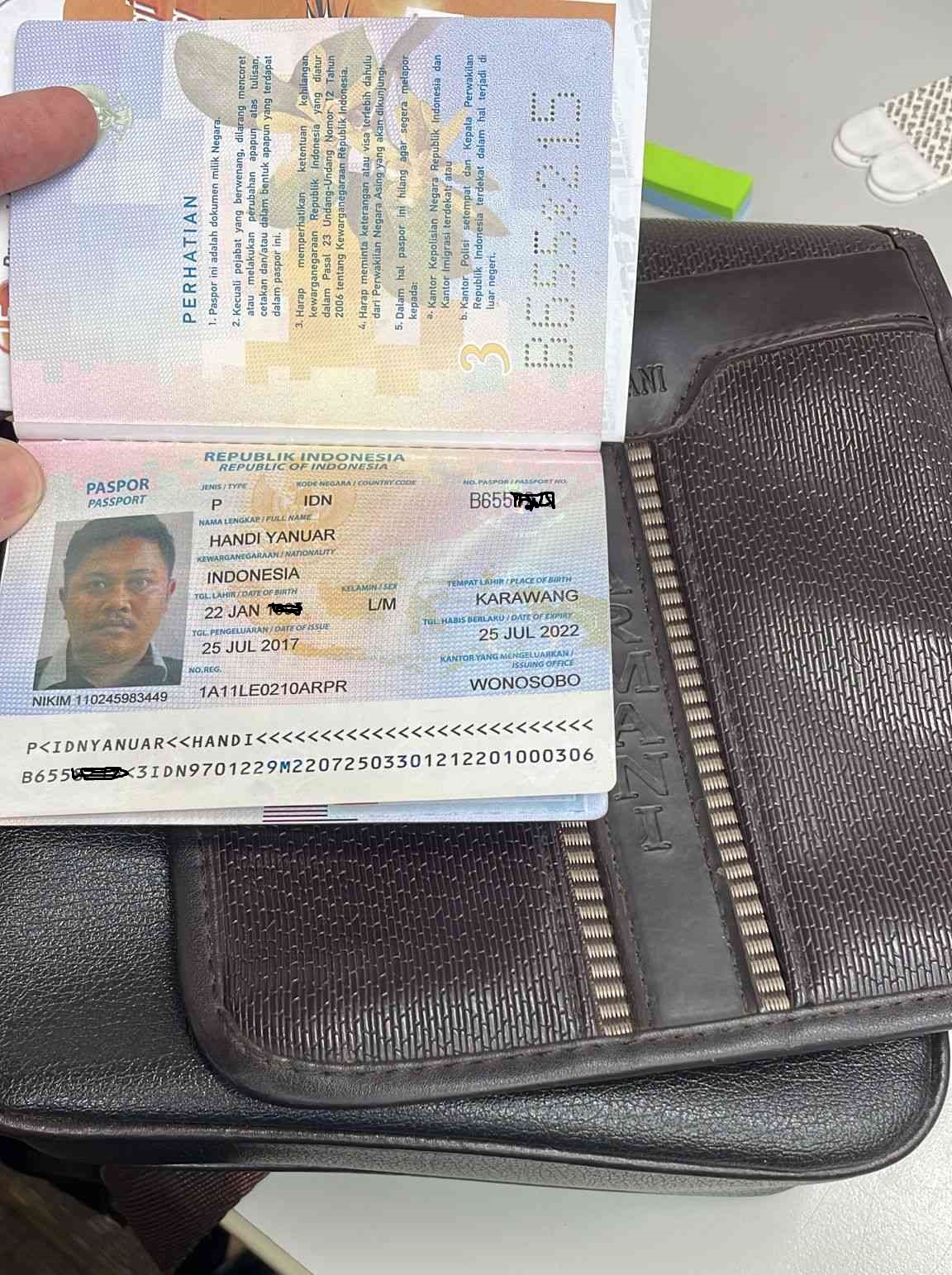 DITEMUKAN TAS COKLAT DAN PASPOR AN HANDI YANUAR