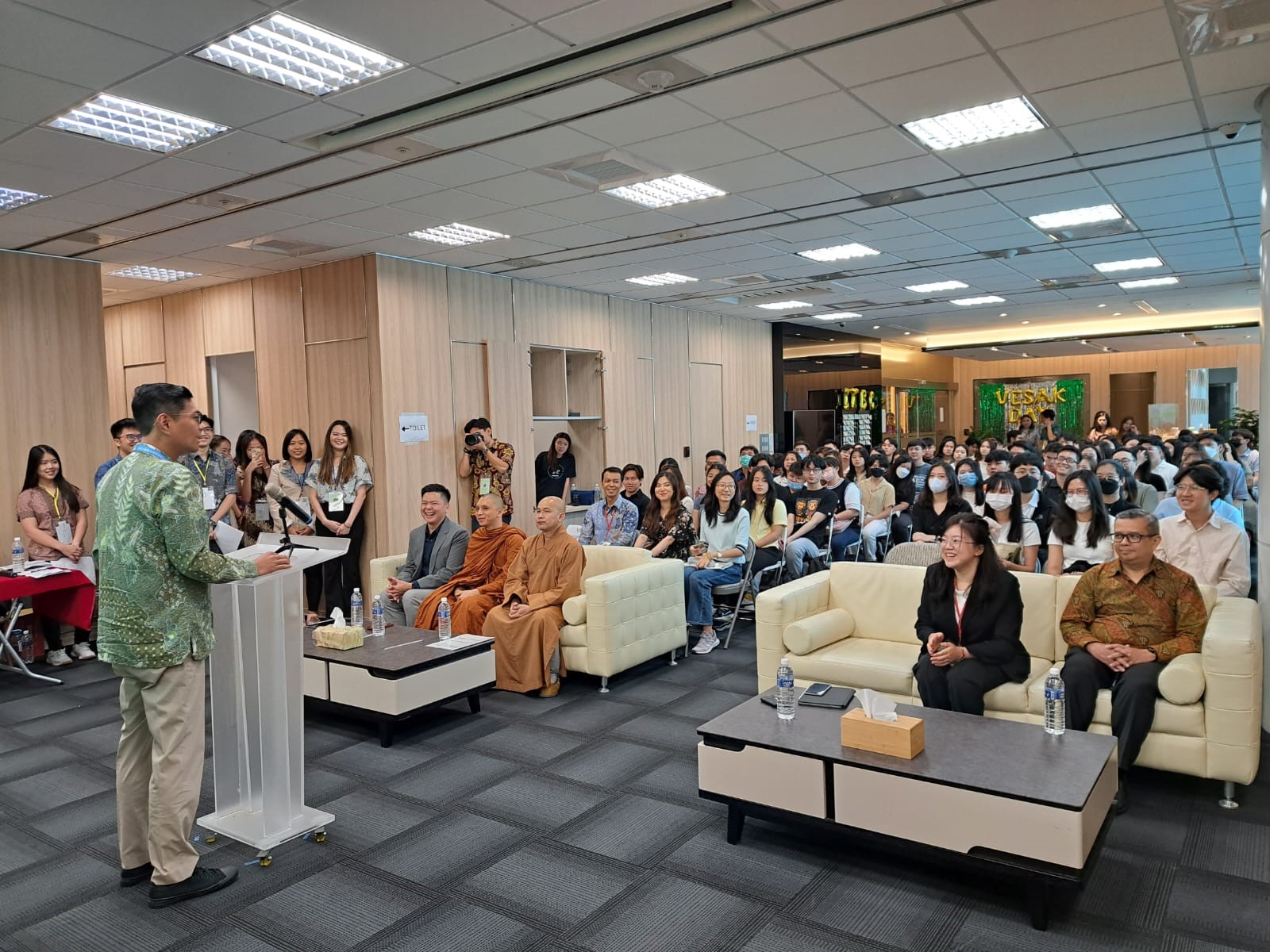 “Mindful Inside Peaceful Outside” – Perayaan Hari Raya Tri Suci Waisak Masyarakat Indonesia di Taiwan