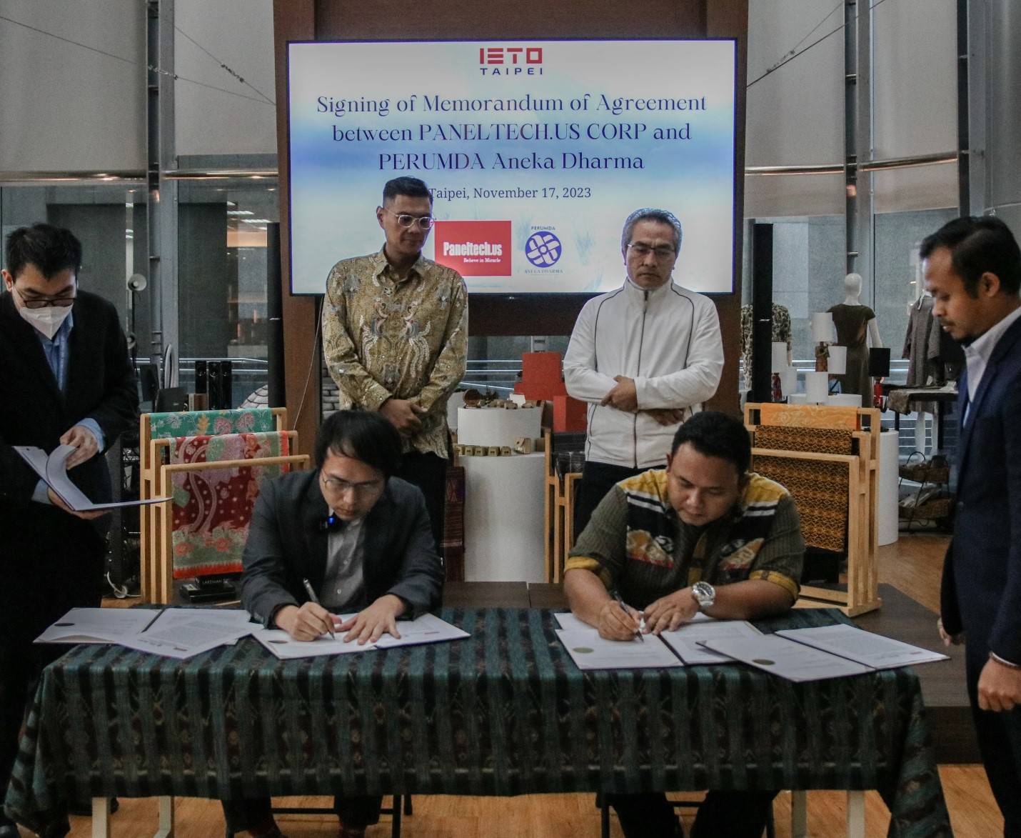 penandatanganan-moa-antara-paneltechus-dan-perumda-aneka-dharma-kemitraan-kolaboratif-untuk-pembangunan-yang-berkelanjutan-2451.html