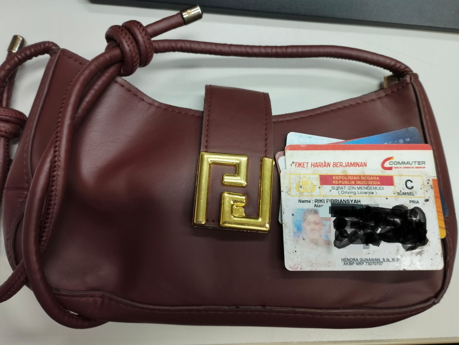 Telah ditemukan dompet dan kartu identitas a.n. Riki Fibriansyah